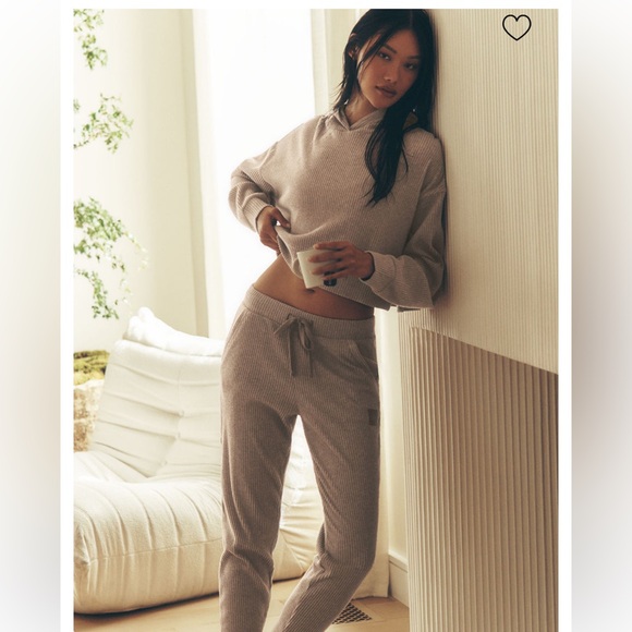 Alo Muse Joggers in Gravel Heather - Picture 2 of 3